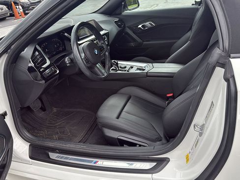 Certified 2023 BMW Z4 sDrive30i w/ Convenience Package RWD image 9