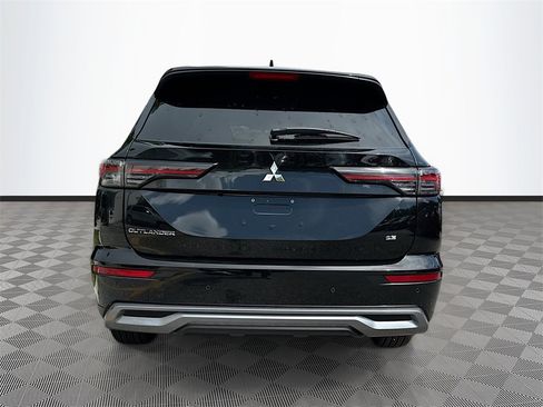 New 2025 Mitsubishi Outlander SE image 6