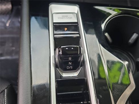 Used 2024 Volkswagen Atlas SE FWD image 22