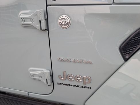 Used 2024 Jeep Wrangler Sahara w/ Technology Group image 10