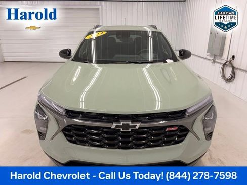 Used 2024 Chevrolet Trax RS w/ Driver Confidence Package FWD image 2