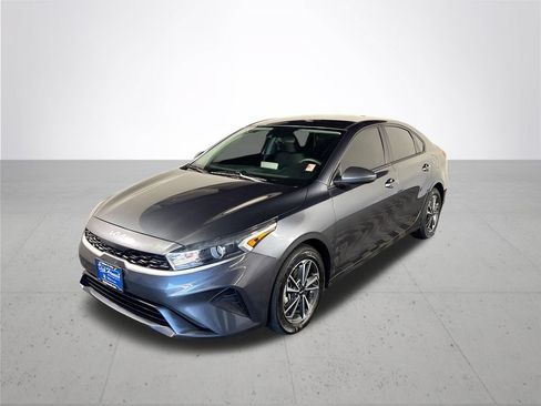 Certified 2022 Kia Forte LXS FWD image 2