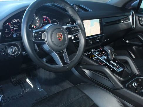 Certified 2022 Porsche Cayenne image 4