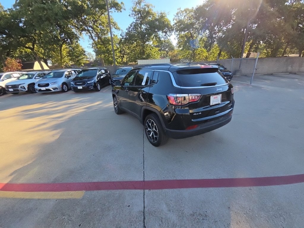 Used 2026 Jeep Compass Limited AWD/4WD image 8