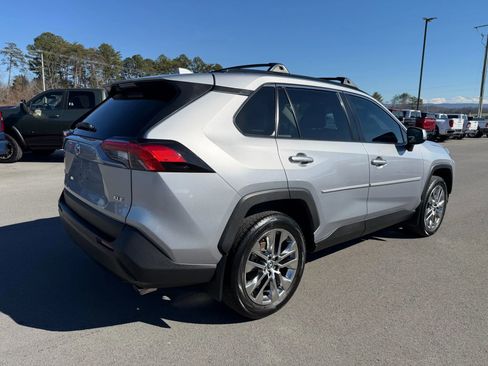 Used 2021 Toyota RAV4 XLE Premium image 4