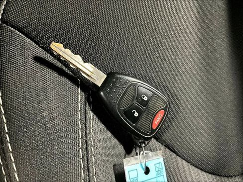 Used 2016 Jeep Wrangler Unlimited Rubicon w/ Connectivity Group image 13