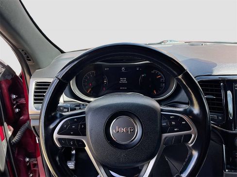 Used 2022 Jeep Grand Cherokee Laredo X image 11