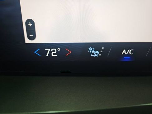 Used 2025 Chevrolet Traverse LT AWD/4WD image 22