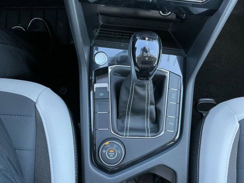 New 2025 Volkswagen Taos SE image 22