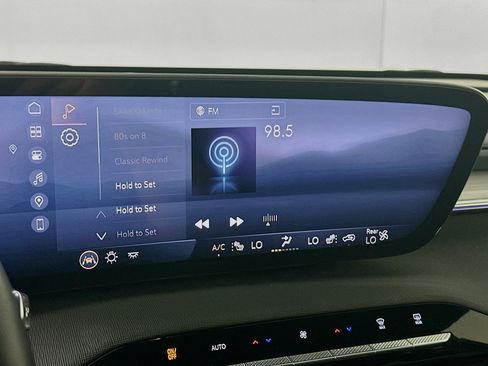 Used 2025 Buick Enclave Preferred image 21