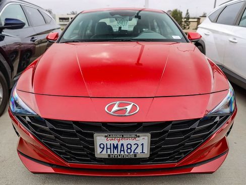 Used 2023 Hyundai Elantra SEL w/ Convenience Package FWD image 2