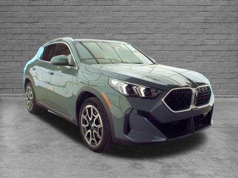 Used 2025 BMW X2 xDrive28i w/ Premium Package AWD/4WD image 3