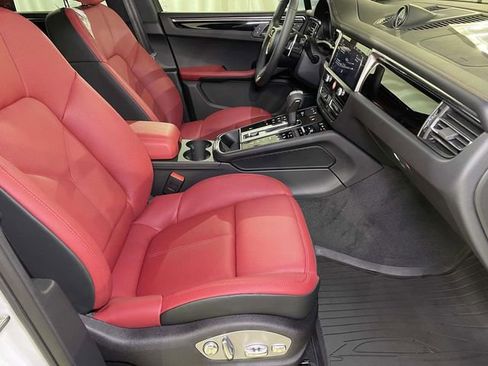 New 2026 Porsche Macan image 23