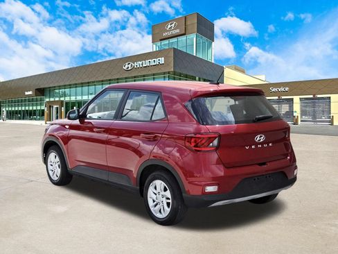 Used 2024 Hyundai Venue SE FWD image 8