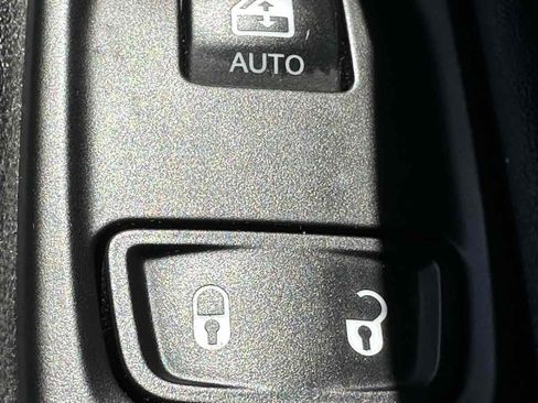 Used 2019 Jeep Compass Latitude image 28