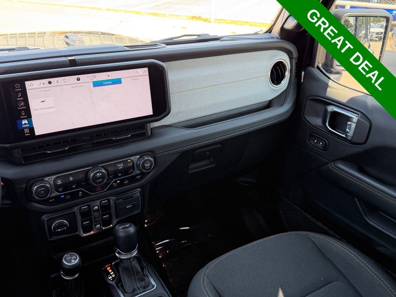 Used 2025 Jeep Wrangler Unlimited Sahara w/ Safety Group AWD/4WD image 15