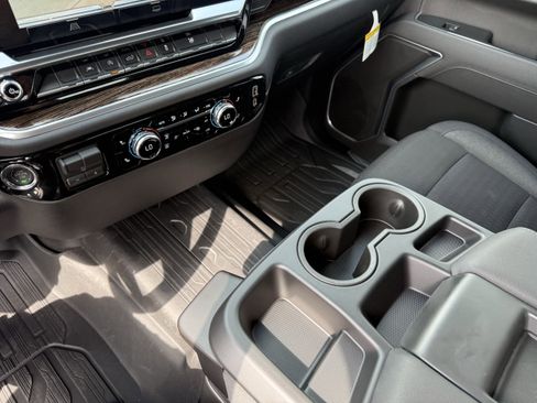 New 2026 GMC Sierra 1500 Elevation image 17