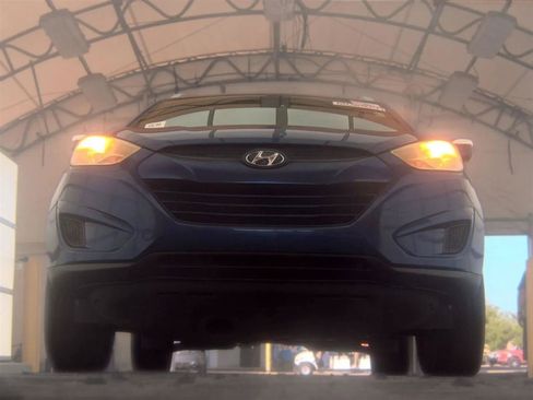 Used 2012 Hyundai Tucson GLS FWD image 3