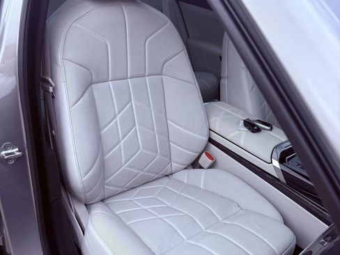 Used 2023 BMW 740i RWD image 16
