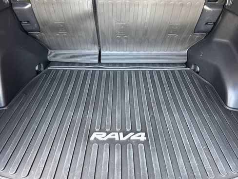 Certified 2022 Toyota RAV4 XLE w/ Convenience Package AWD/4WD image 14