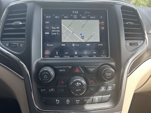 Used 2018 Jeep Grand Cherokee Overland AWD/4WD image 22