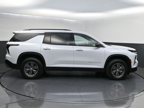 New 2026 Chevrolet Traverse LT w/ Driver Confidence Package FWD image 8