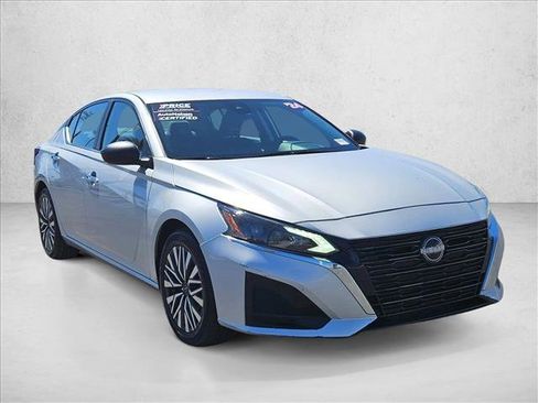 Used 2024 Nissan Altima 2.5 SV image 3