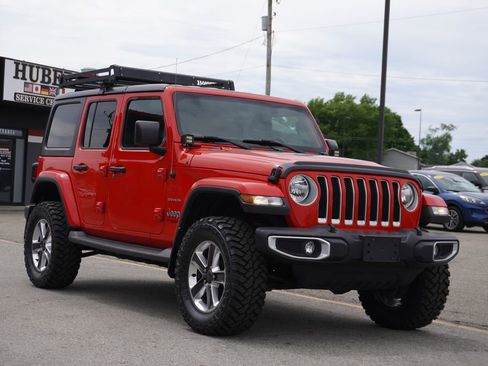 Used 2019 Jeep Wrangler Unlimited Sahara AWD/4WD image 9