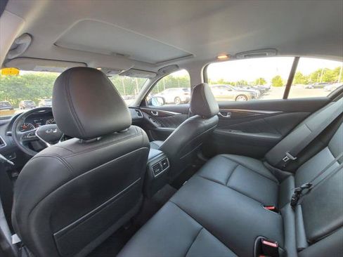 Used 2019 INFINITI Q50 Luxe w/ Essential Package (3.0T Luxe) AWD/4WD image 18