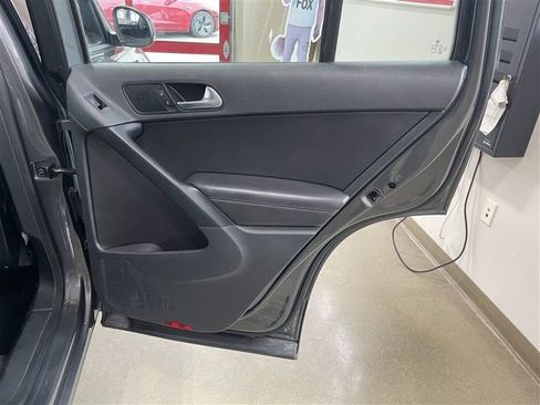 Used 2016 Volkswagen Tiguan S image 19