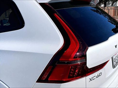 Used 2026 Volvo XC60 B5 Ultra w/ Climate Package image 32