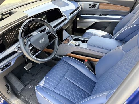 Used 2026 Cadillac Vistiq Premium Luxury w/ LPO, Floor Liner Package AWD/4WD image 18