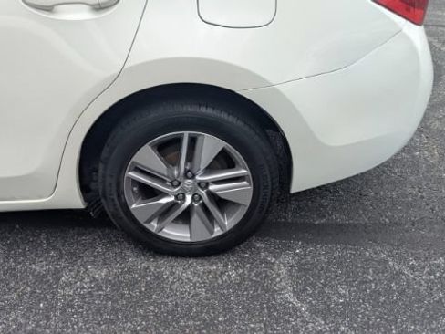 Used 2014 Toyota Corolla LE FWD image 10
