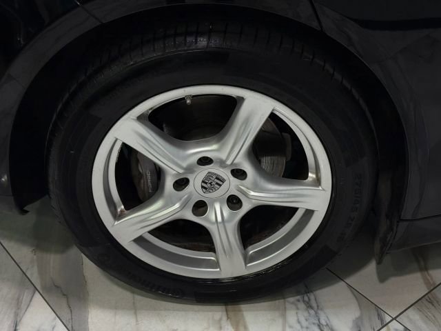 Used 2014 Porsche Panamera 4 AWD/4WD image 33