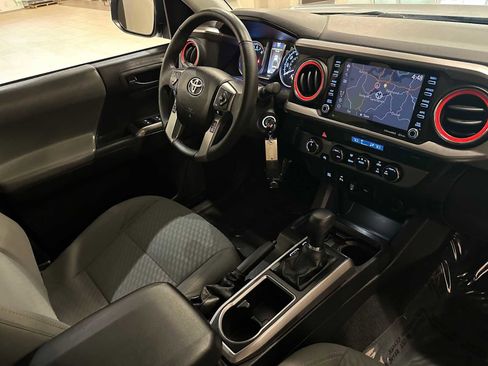 Used 2021 Toyota Tacoma SR5 AWD/4WD image 27