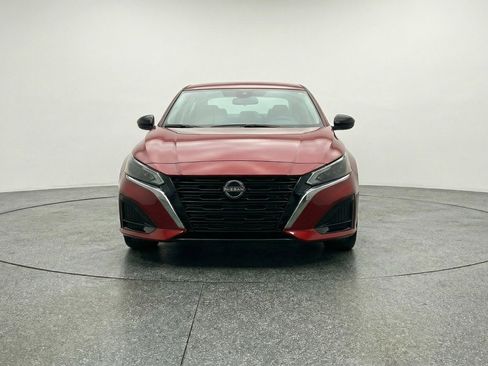 Used 2025 Nissan Altima 2.5 SV image 2