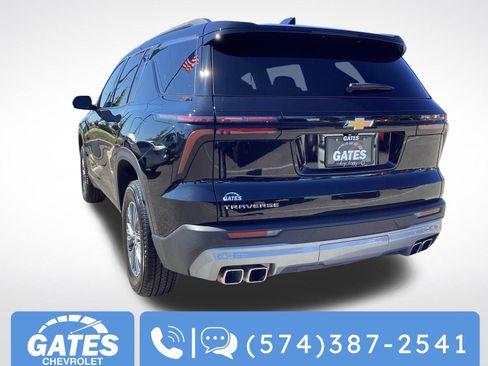 Used 2025 Chevrolet Traverse LT image 7