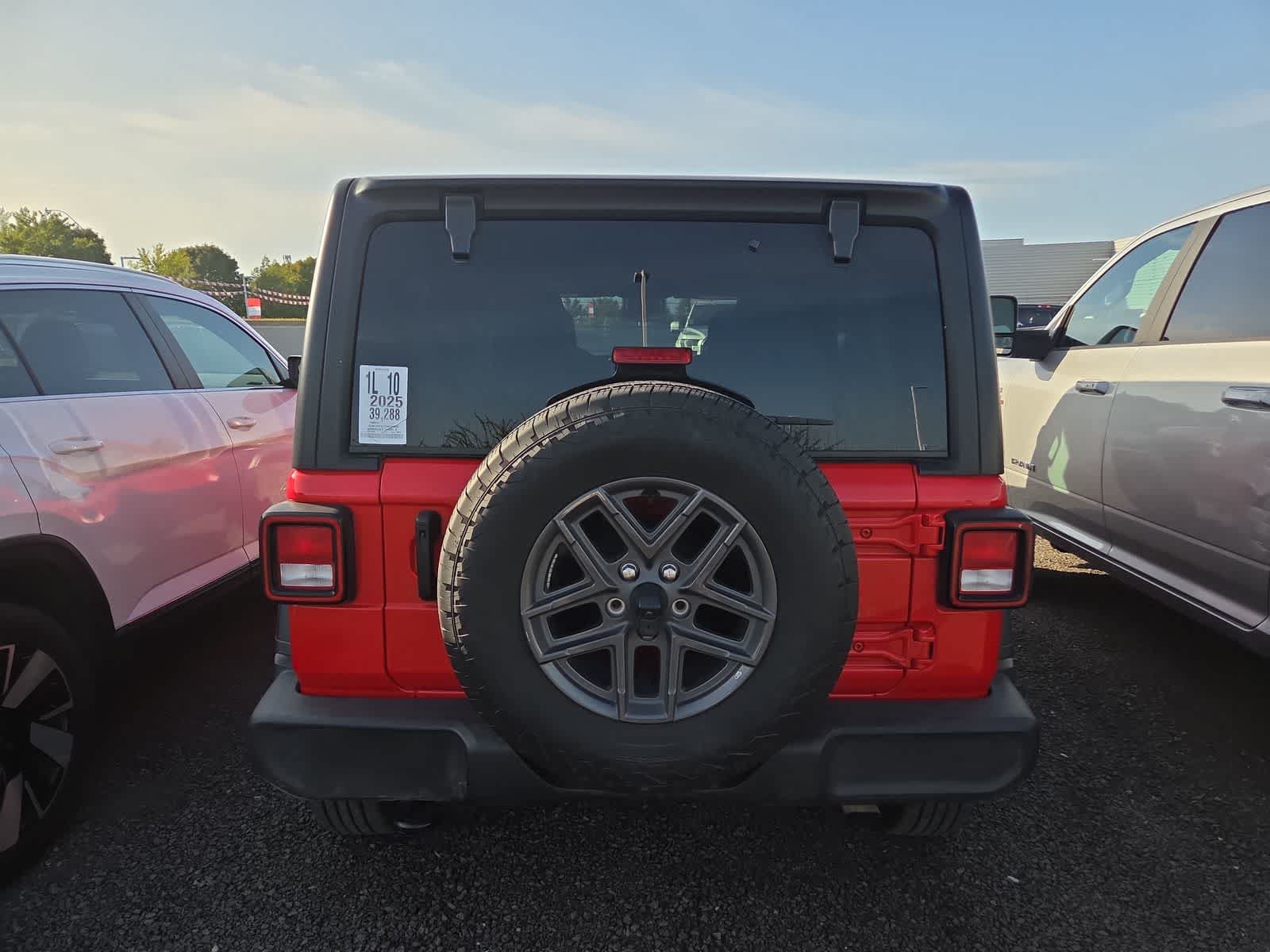 Used 2025 Jeep Wrangler Unlimited Sport AWD/4WD image 4