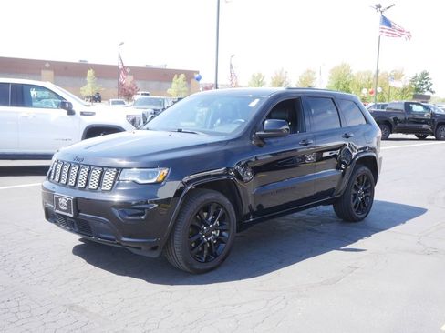 Used 2021 Jeep Grand Cherokee Laredo X AWD/4WD image 4