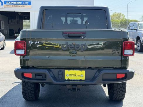 Used 2023 Jeep Gladiator Sport image 6