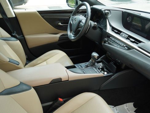Used 2019 Lexus ES 350 w/ Premium Package FWD image 10