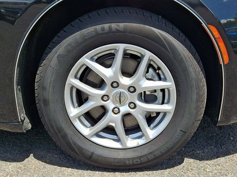 Used 2023 Chrysler Voyager LX FWD image 5