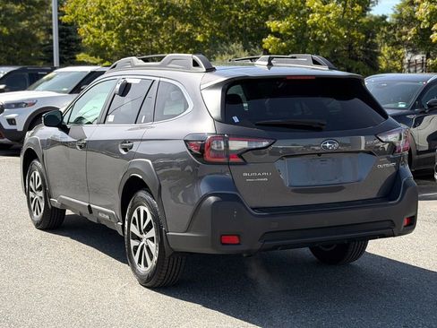 Used 2023 Subaru Outback Premium AWD/4WD image 4