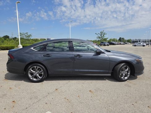 Used 2023 Honda Accord EX image 18