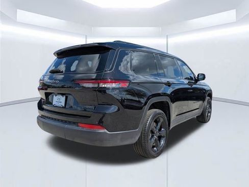 Used 2025 Jeep Grand Cherokee L Limited w/ Black Appearance Package RWD image 4