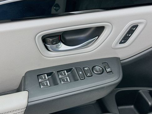 Used 2025 Honda Pilot Touring image 15