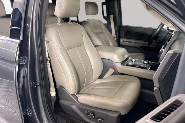 Used 2019 Ford Expedition XLT w/ Equipment Group 202A AWD/4WD image 28