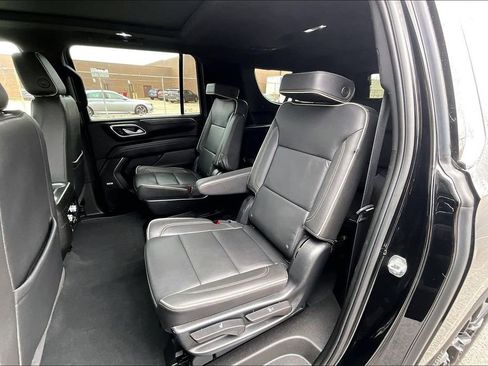 Used 2023 GMC Yukon XL SLT w/ SLT Premium Package image 25