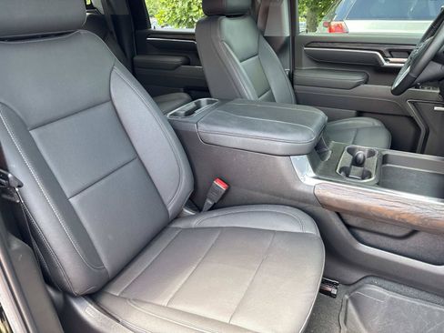 Used 2025 GMC Sierra 2500 SLT w/ SLT Convenience Package AWD/4WD image 32