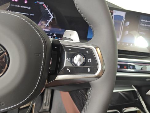 Used 2025 BMW 740i w/ Executive Package image 22